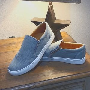 Canvas Sneaker